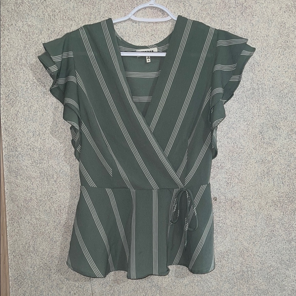 ⭐️ Monteau Green Striped Wrap Top